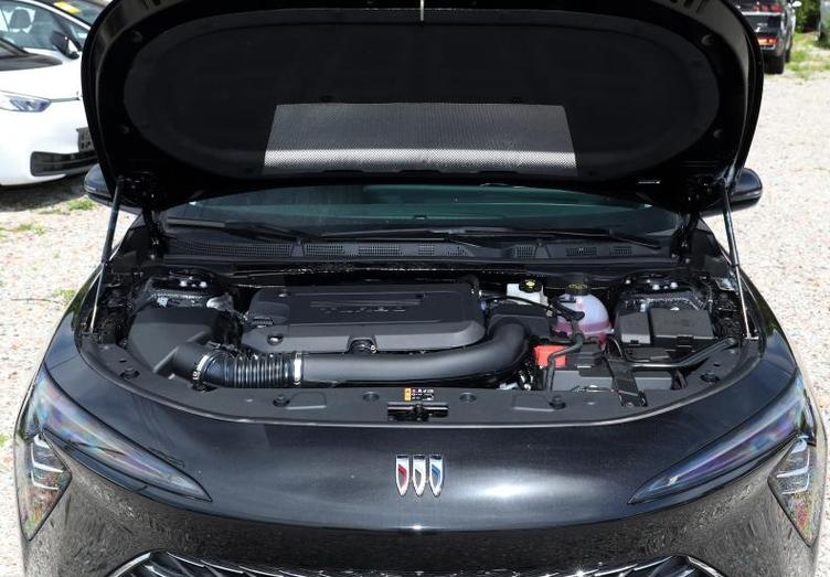 新君越变速箱(新君越变速箱油油尺在哪里)