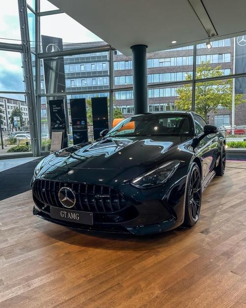 两座跑车(奔驰两座跑车)