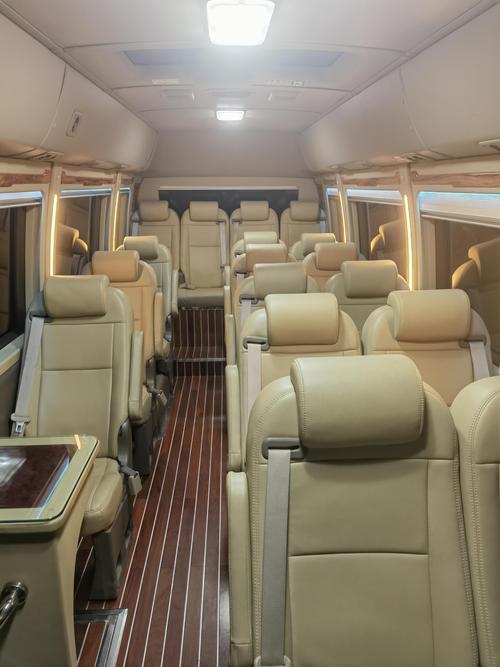 考斯特中巴车19座租赁价格 考斯特中巴车19座布局