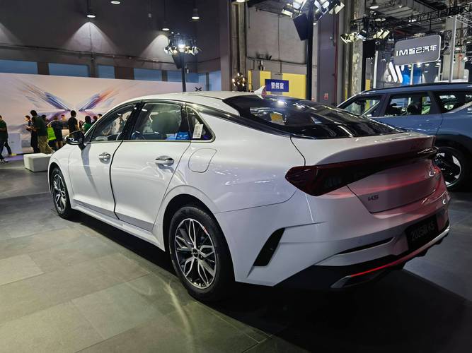 悦达起亚k5油电混合价格表(起亚k5油电混合试驾视频)