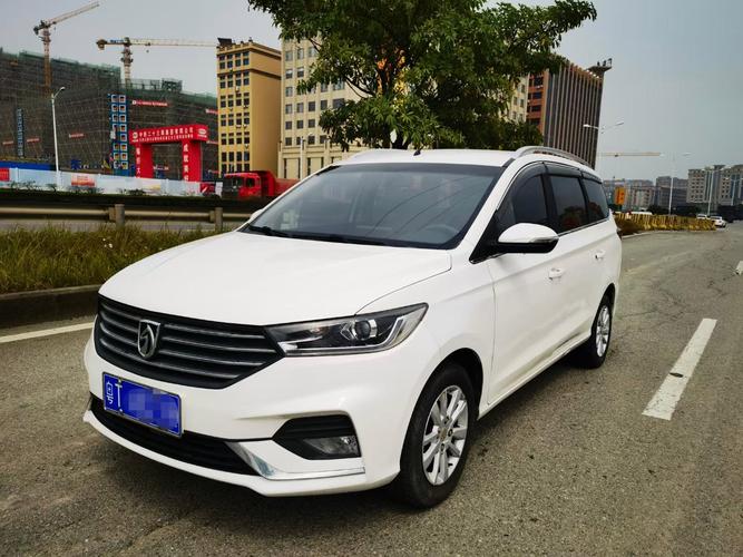 宝骏360六座最新报价(宝骏360六座最新报价及图片)