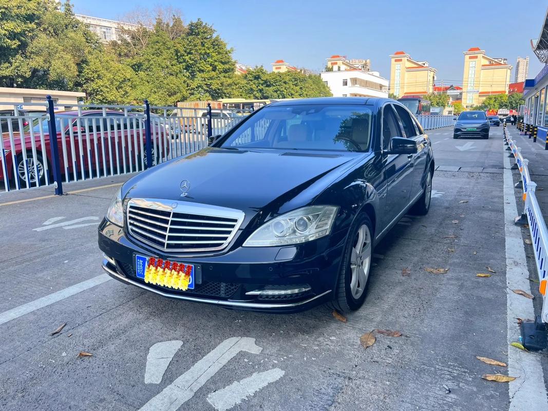 2012款奔驰s350l配置参数/2012年款奔驰s350轿车多少钱