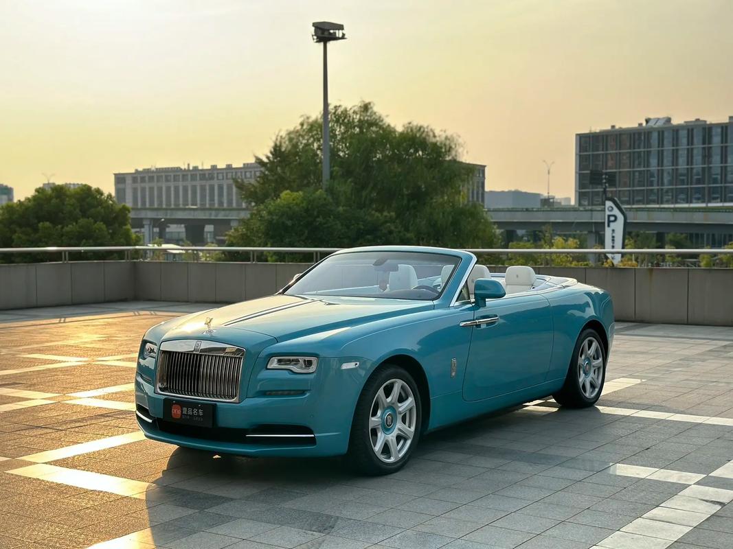 【劳斯莱斯曜影和魅影有什么区别,劳斯莱斯曜影和幻影的区别】