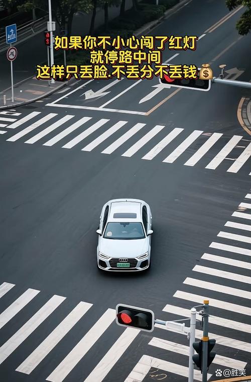闯红灯6分怎么找人代扣 为什么闯红灯很少被拍